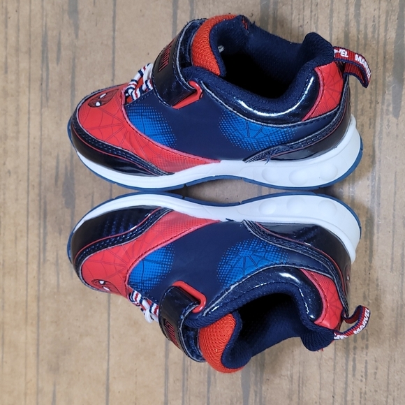 Marvel Spider-Man Light Up Kids Sneakers - Picture 6 of 9